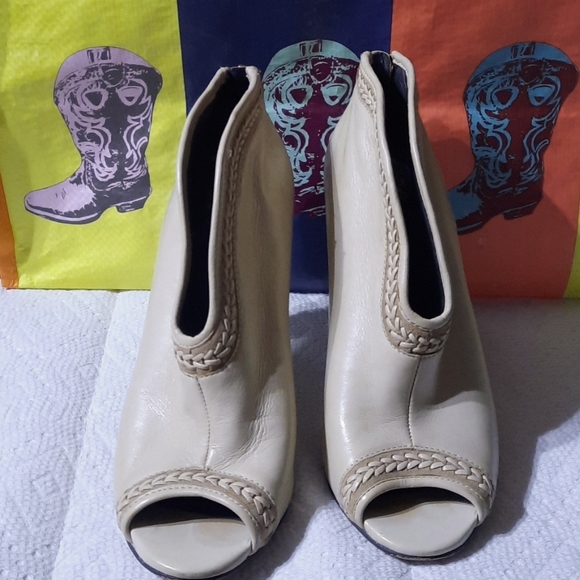 Vince Camuto Shoes - Vince camuto Booties